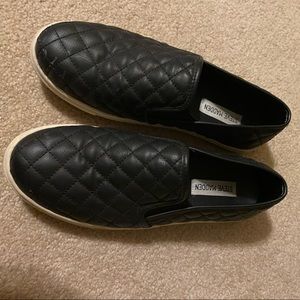 Steve Madden quilted slip on